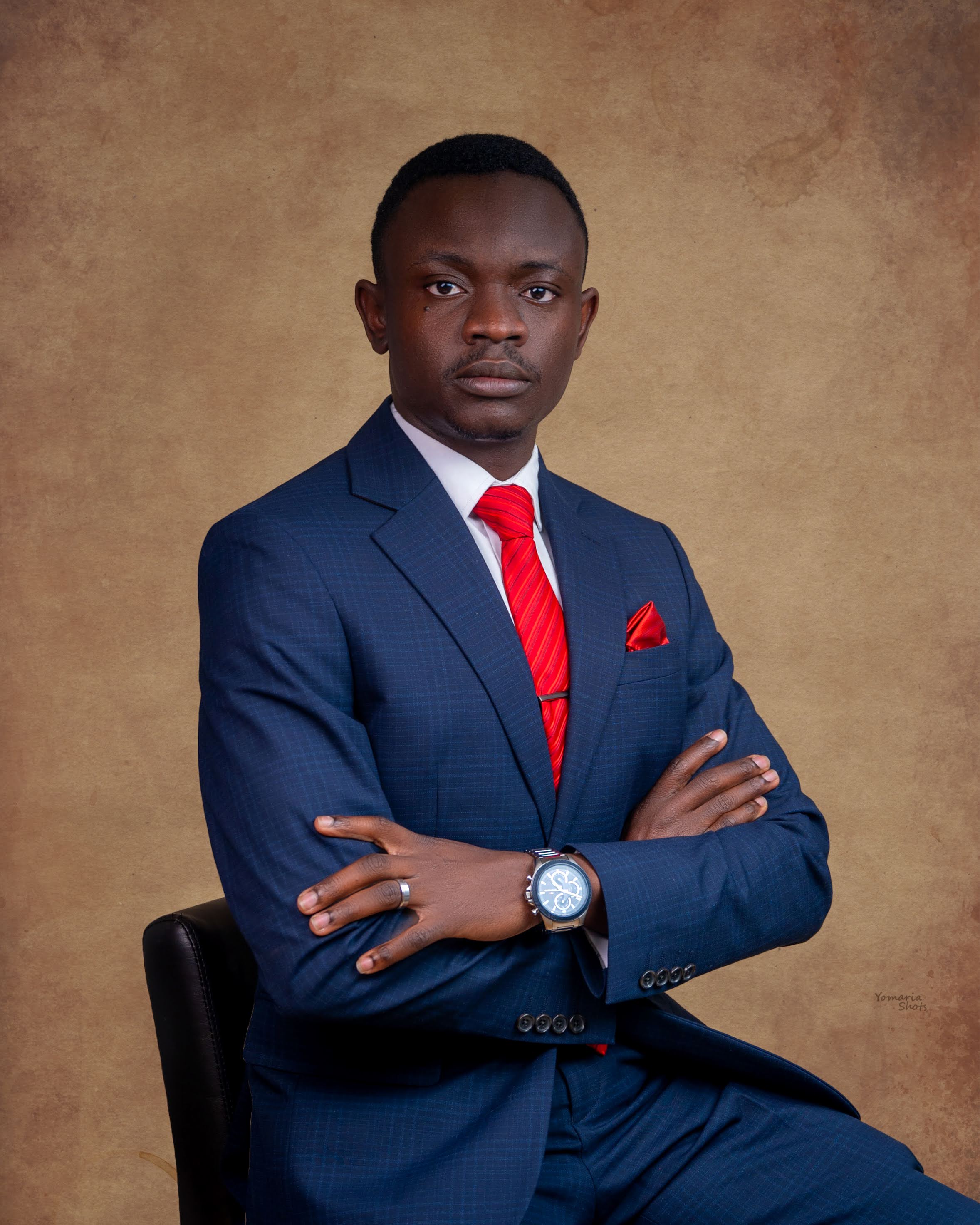 Professional LinkedIn headshot UK — corporate portrait by Yomaria Shots Dundee